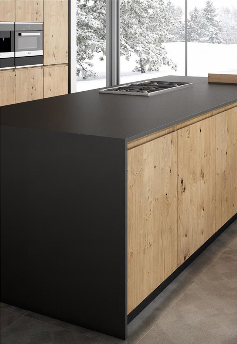 Storm Black — space 6